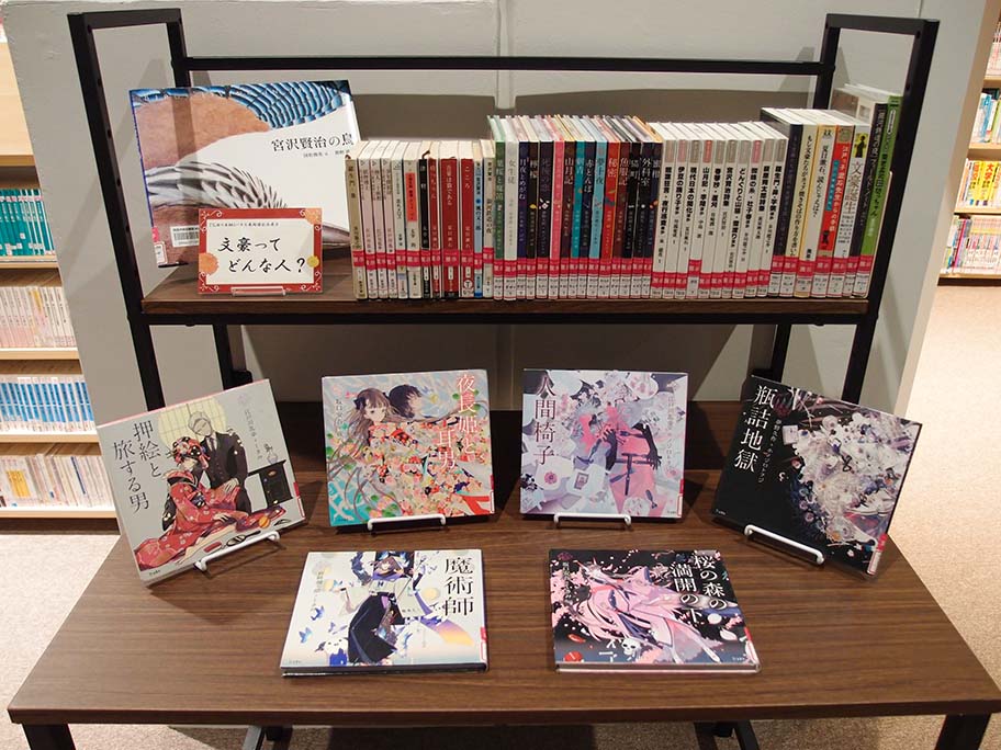 乙女の本棚パネル展記念展示　文豪ってどんな人？の展示写真