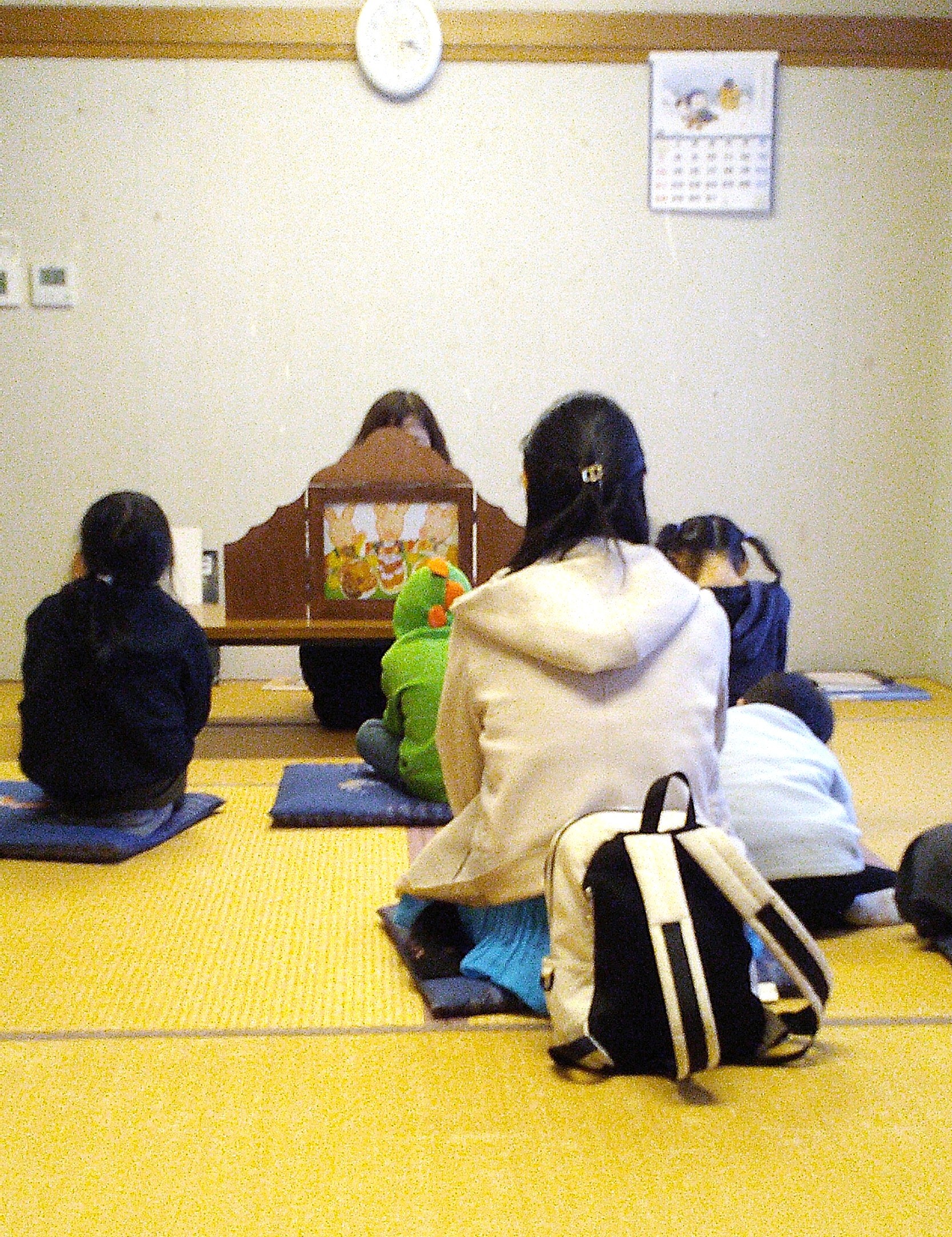 紙芝居の読み聞かせの様子