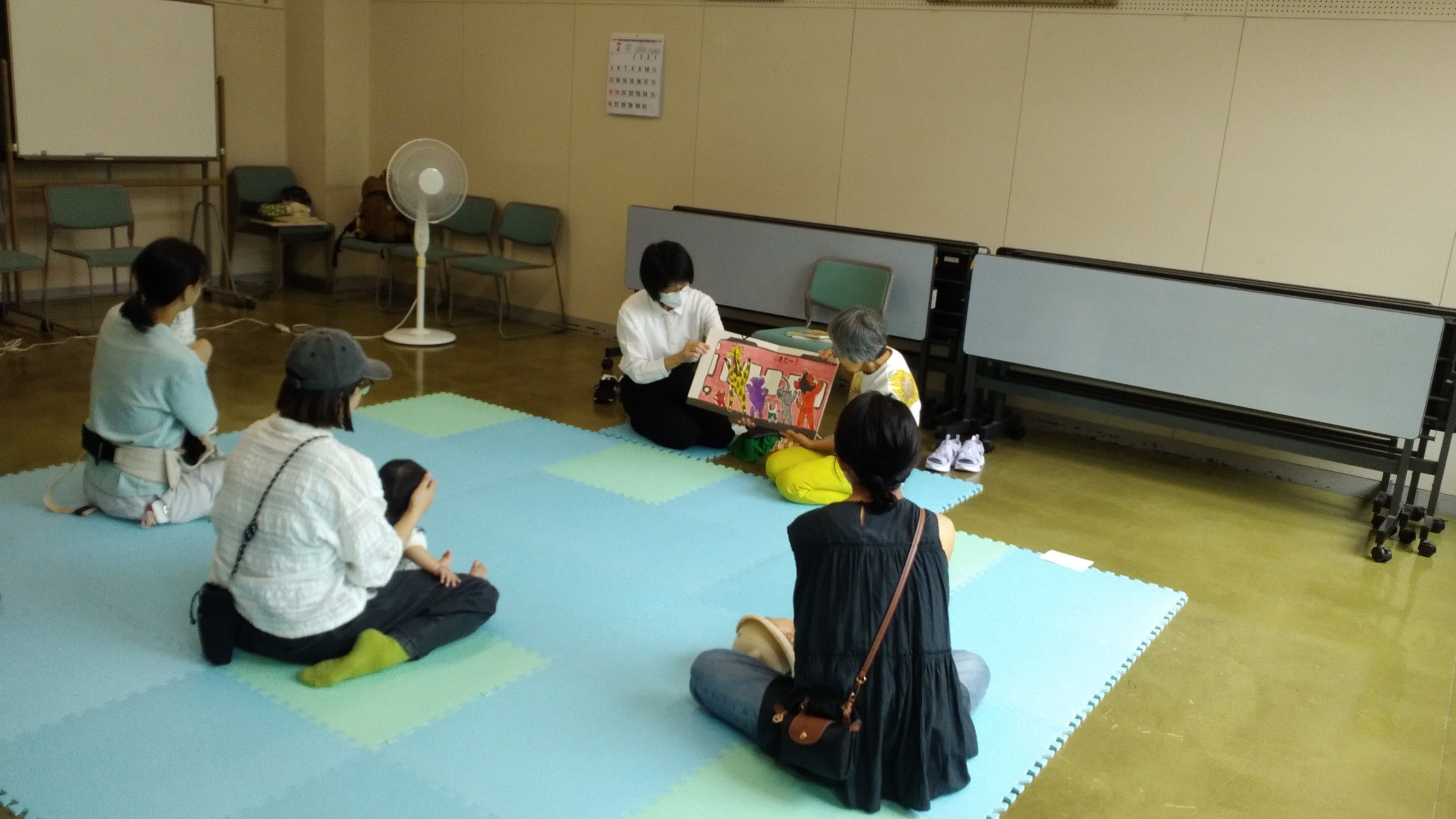 昭和分館ゼロイチニおはなし会の様子の写真